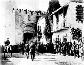 Английский генерал Аленби входит в Иерусалим через Яффские ворота.