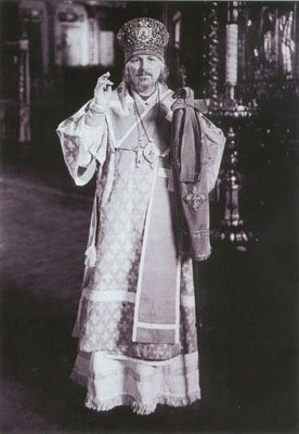 Благословение епископа Неофита (фото из личного архива А.М. Петровской, г. Шарья)